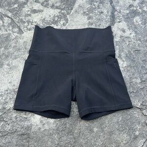 Athleta Salutetion stash pocket short 5”